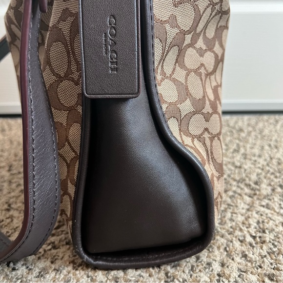 Coach - Signature Jacquard Dufflette - Khaki/Brown/Light Gold - Picture 10 of 15